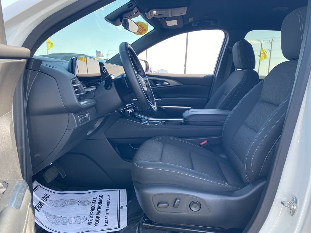 Used 2025 Chevrolet Traverse LT w/ Midnight/Sport Edition image 21