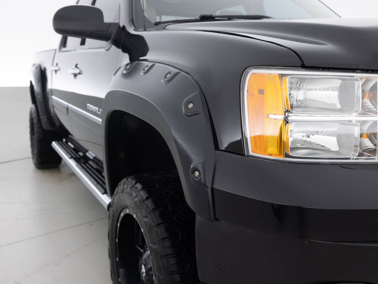 Used 2013 GMC Sierra 2500 Denali w/ Suspension Package, Off-Road AWD/4WD image 11
