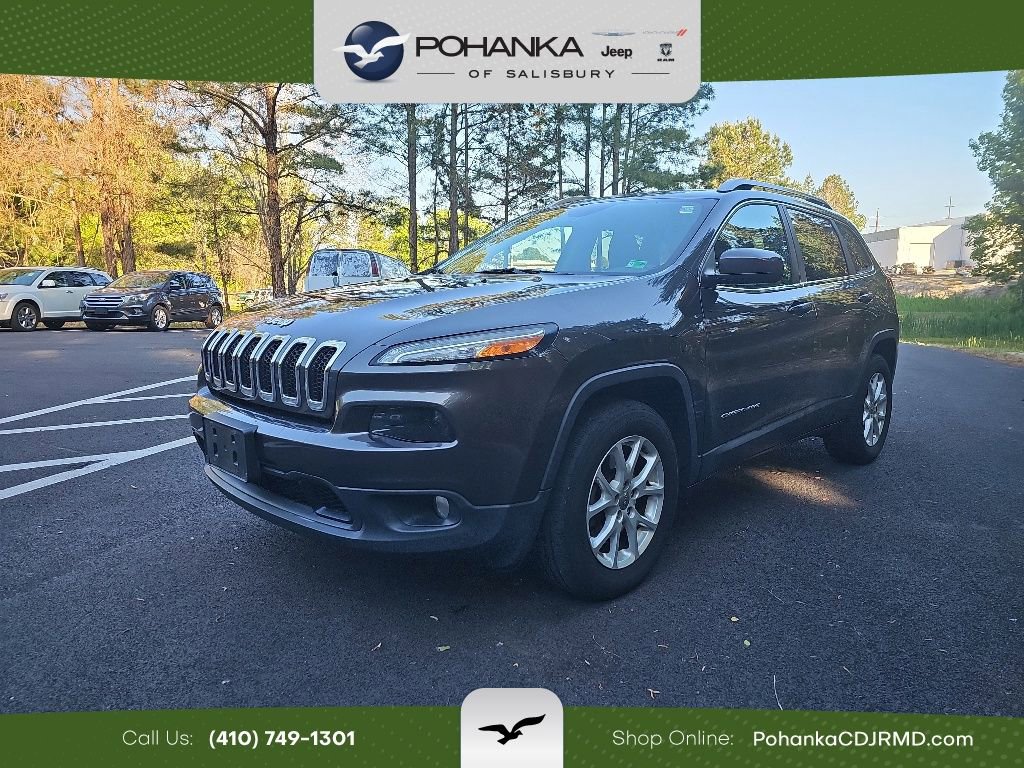 Used 2017 Jeep Cherokee Latitude w/ Comfort/Convenience Group AWD/4WD image 1