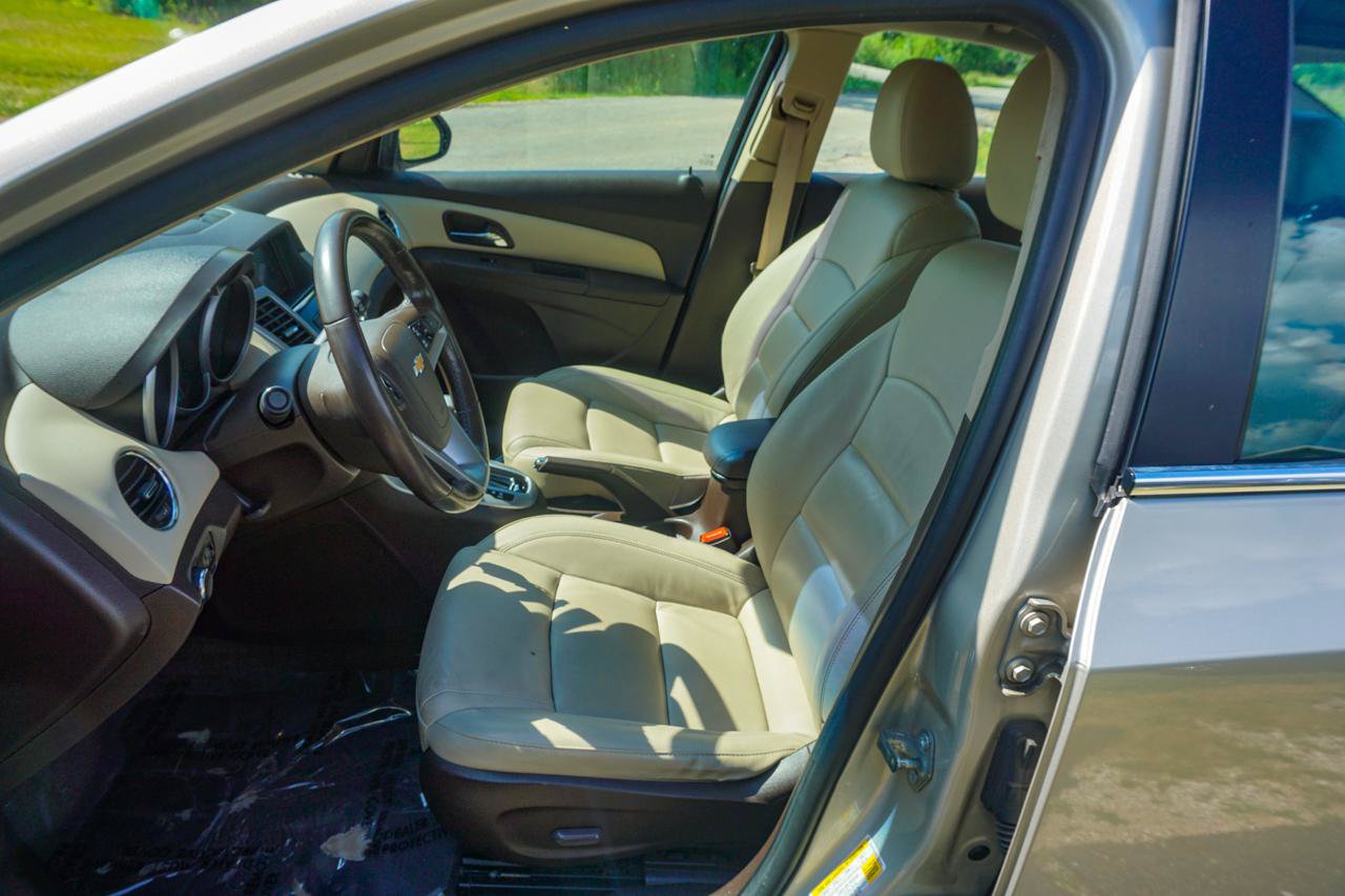 Used 2014 Chevrolet Cruze LT FWD image 17
