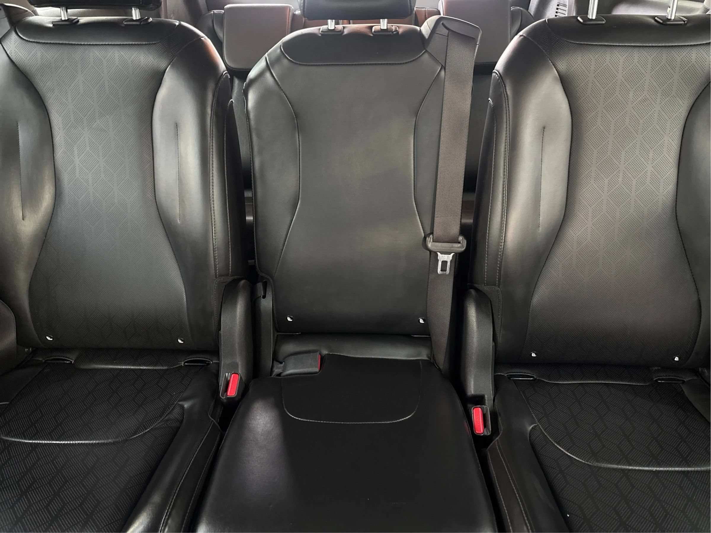 Used 2022 Kia Carnival LX FWD image 20