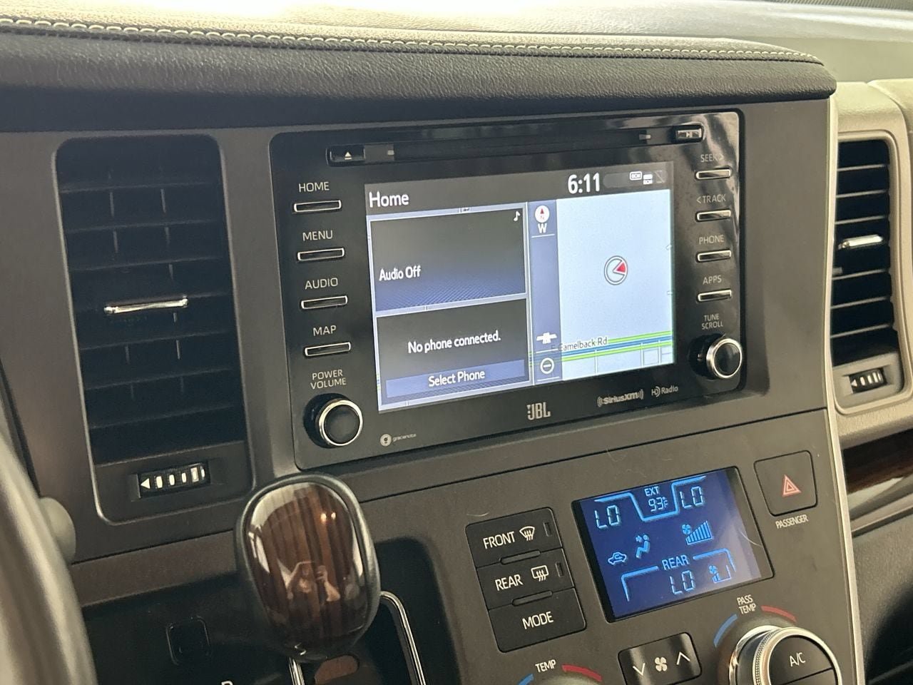 Used 2020 Toyota Sienna Limited Premium w/ Carpet Mat Package FWD image 17