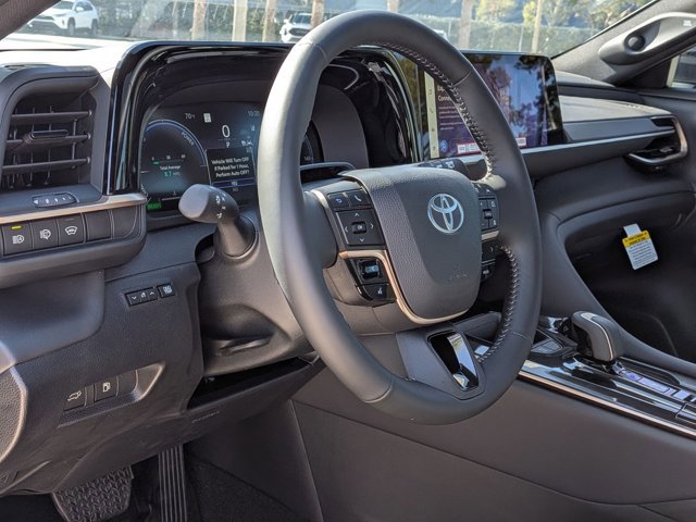 New 2026 Toyota Crown Signia Limited video 3