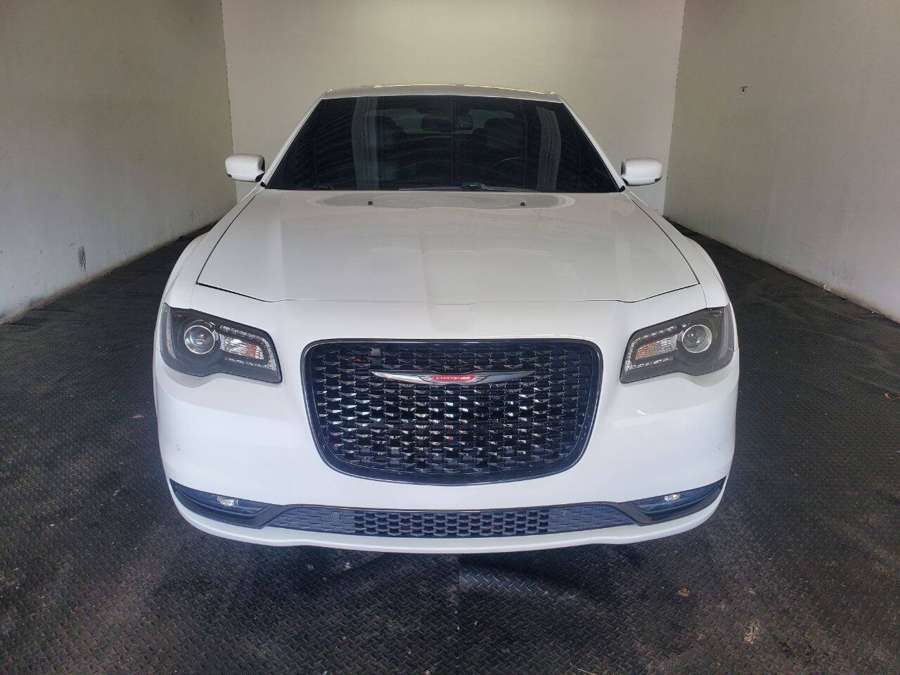Used 2022 Chrysler 300 S RWD image 2