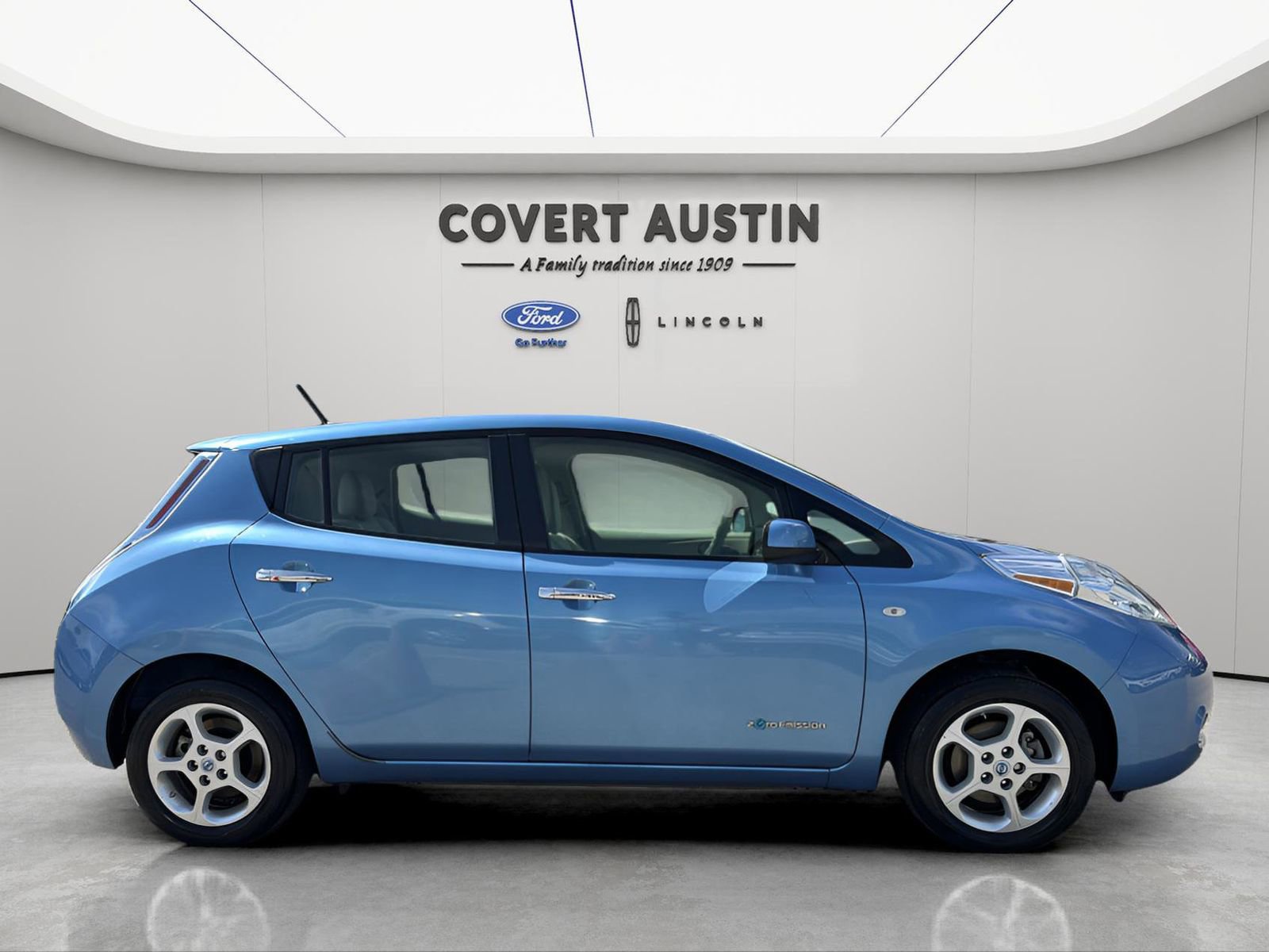 Used 2011 Nissan Leaf SL image 6