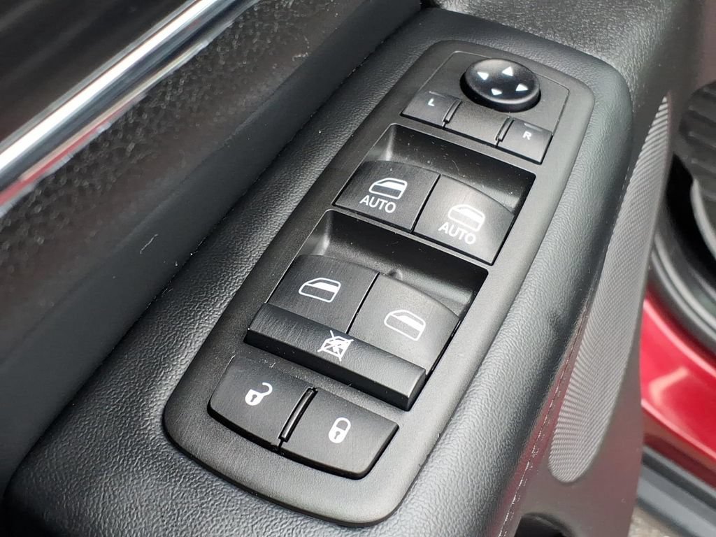 Used 2021 Jeep Grand Cherokee Limited AWD/4WD image 13