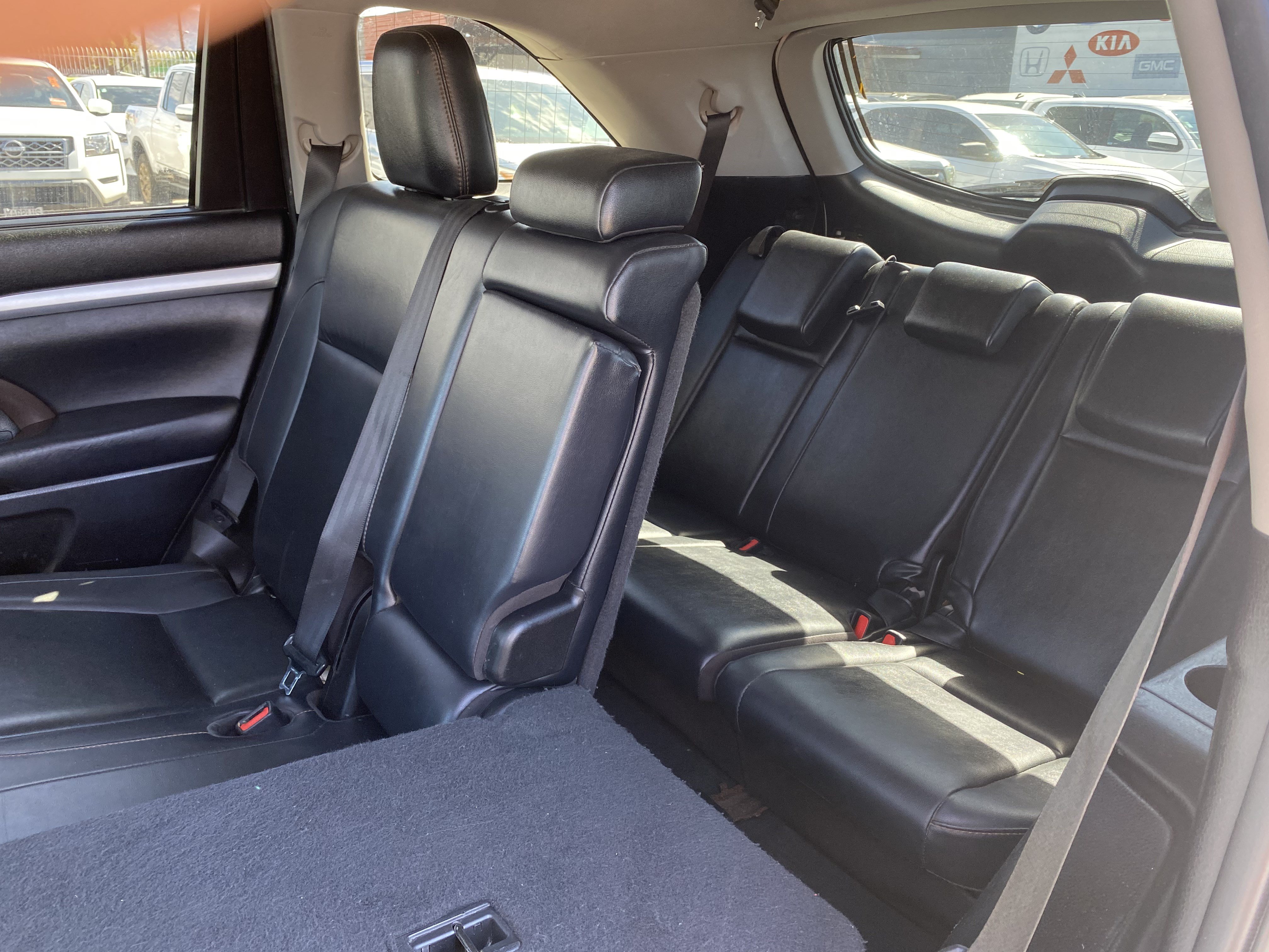 Used 2019 Toyota Highlander XLE FWD image 18