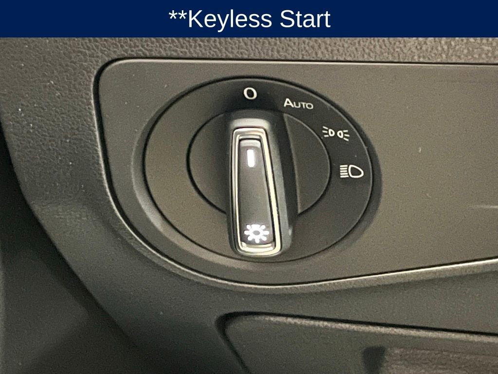 Used 2024 Volkswagen Tiguan SE w/ Panoramic Sunroof Package image 16