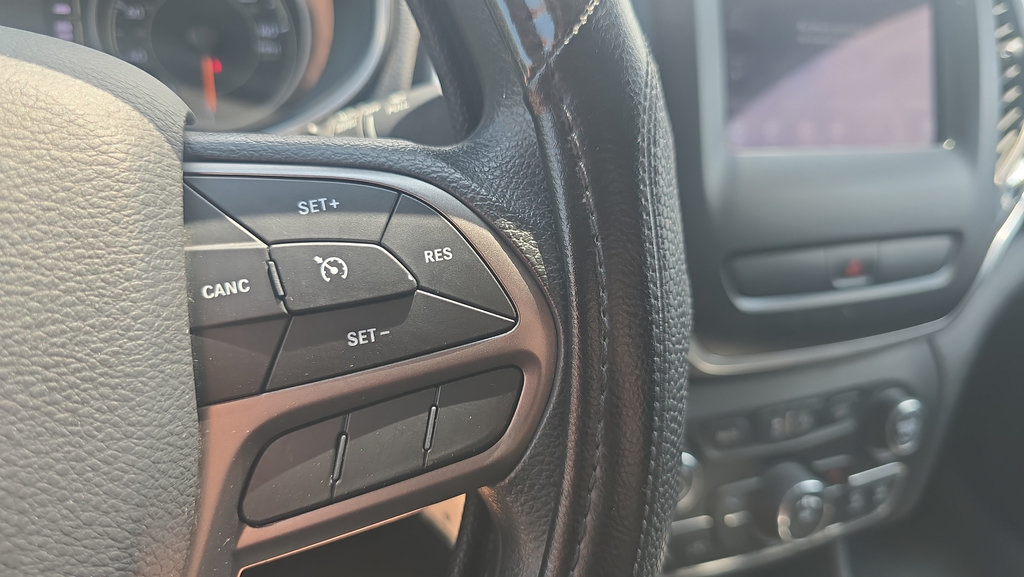 Used 2020 Jeep Cherokee Latitude FWD image 29