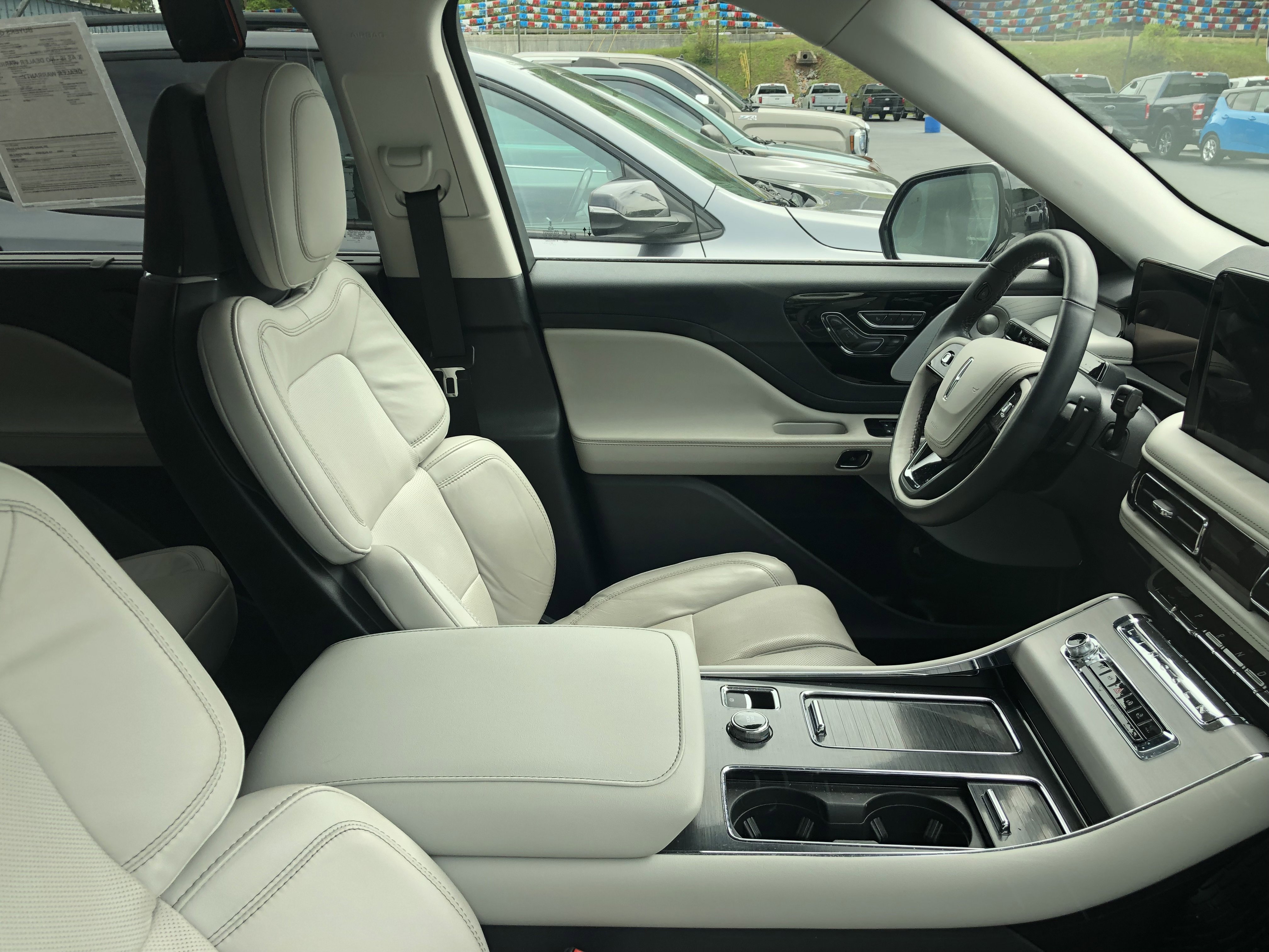 Used 2025 Lincoln Aviator Reserve w/ Equipment Group 201A AWD/4WD image 4