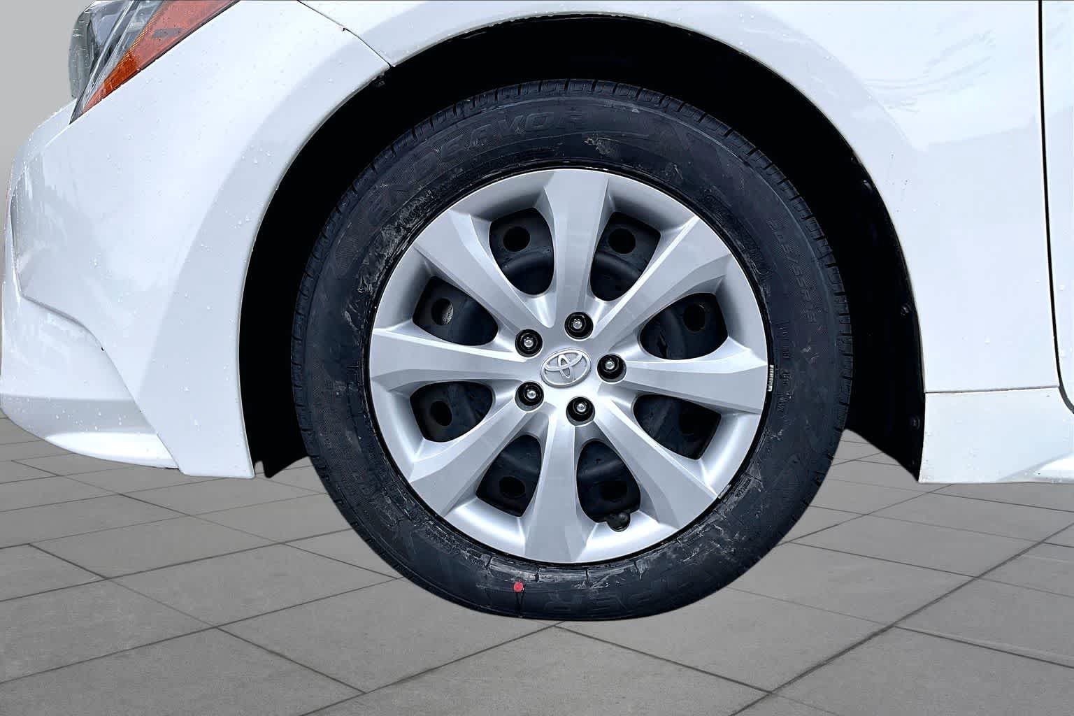 Used 2024 Toyota Corolla LE FWD image 11