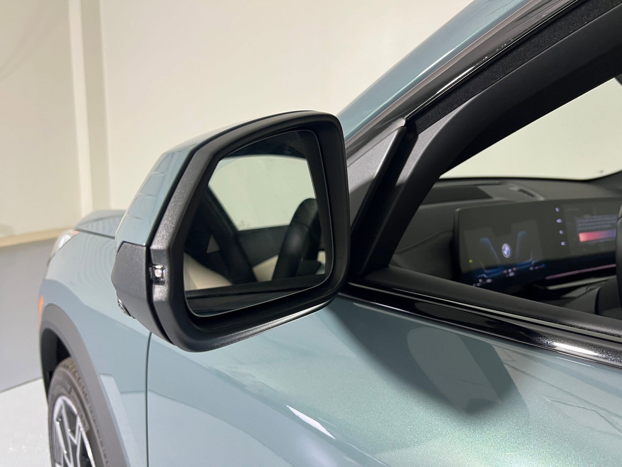 Used 2025 BMW X2 xDrive28i w/ Premium Package AWD/4WD image 23