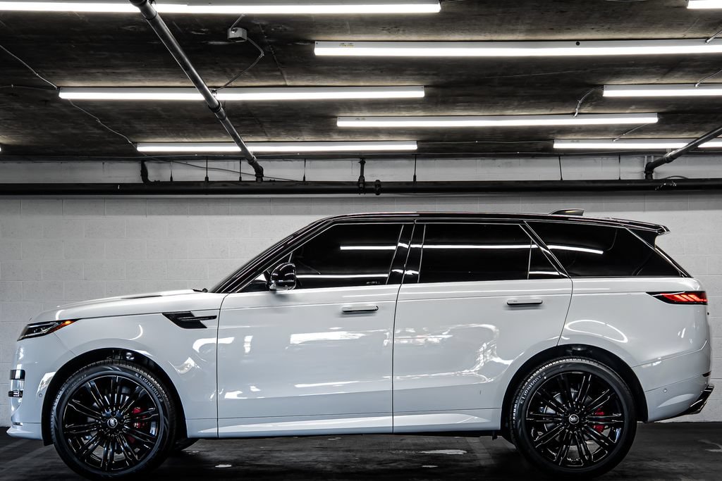 Used 2024 Land Rover Range Rover Sport Dynamic SE AWD/4WD image 2