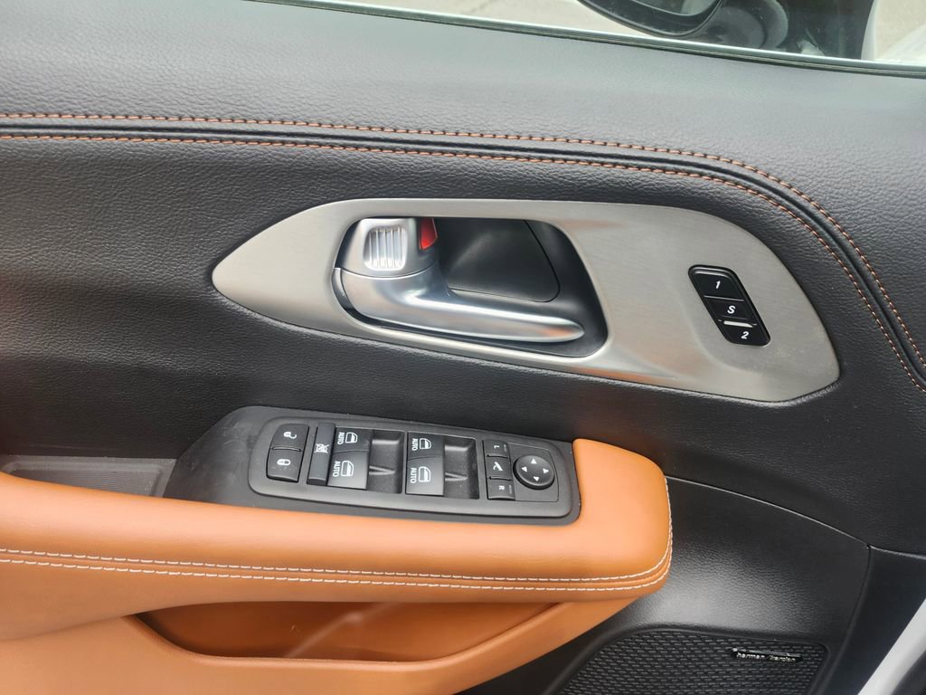 New 2026 Chrysler Pacifica Pinnacle image 14
