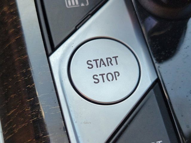 Used 2022 BMW 330e image 28