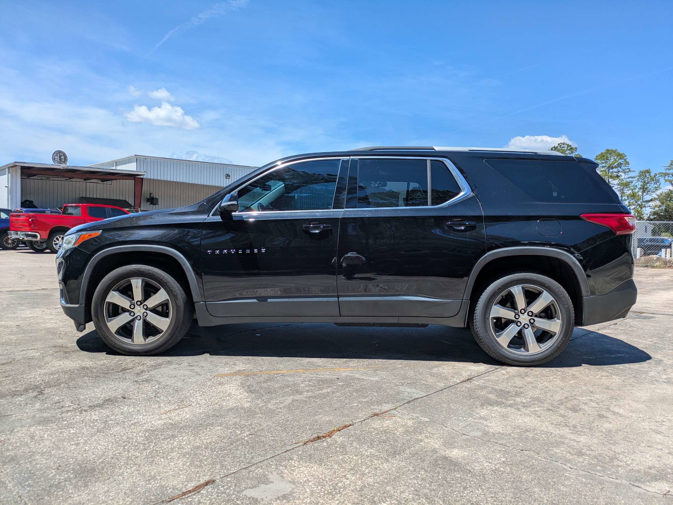 Used 2018 Chevrolet Traverse LT FWD image 20