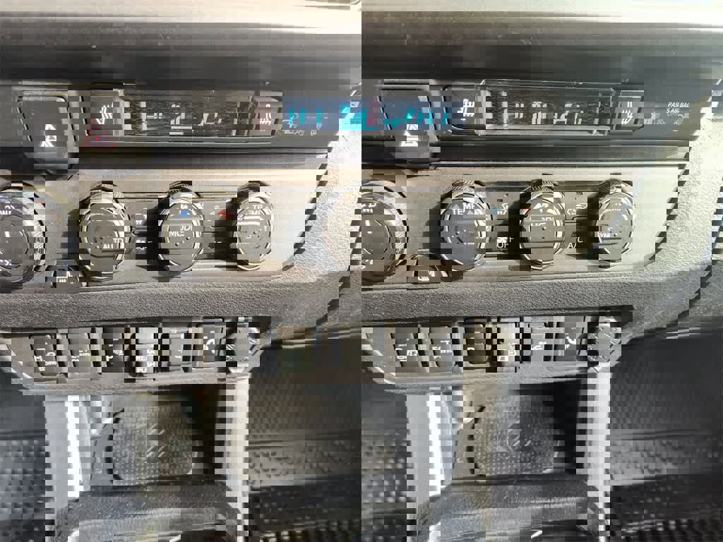 Used 2022 Toyota Tacoma TRD Off-Road image 18