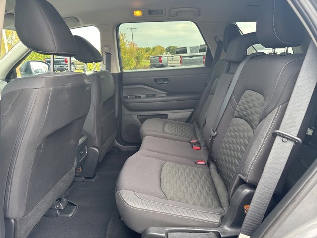 Used 2023 Nissan Pathfinder S image 18