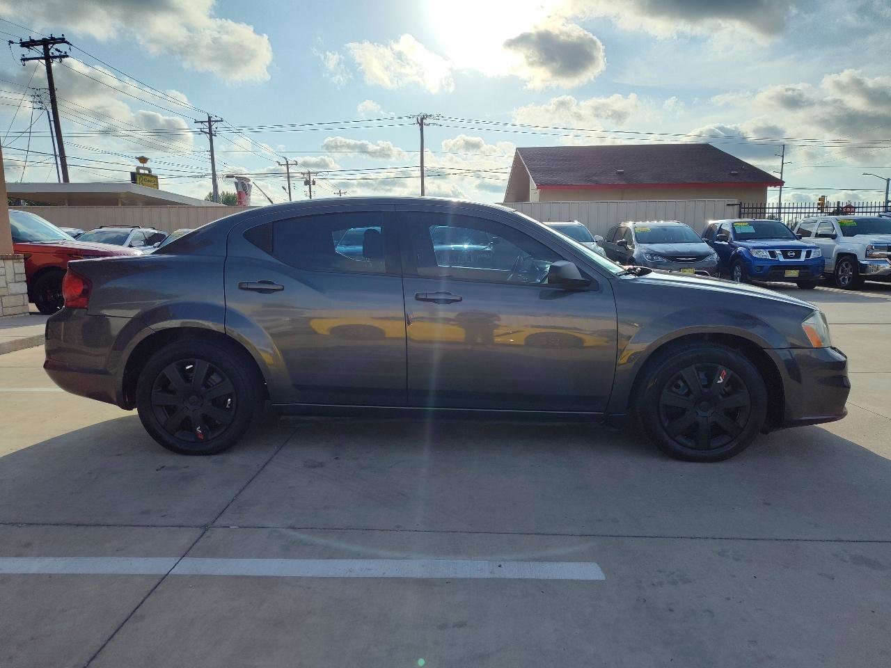 Used 2014 Dodge Avenger SE FWD image 3
