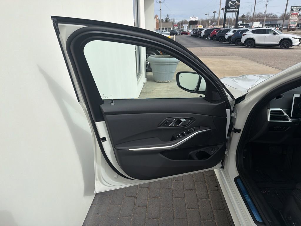 New 2026 BMW 330i xDrive Sedan w/ Convenience Package image 28