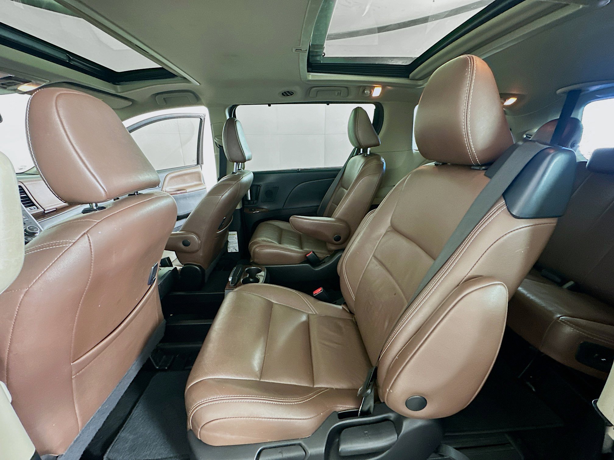 Used 2018 Toyota Sienna Limited image 29