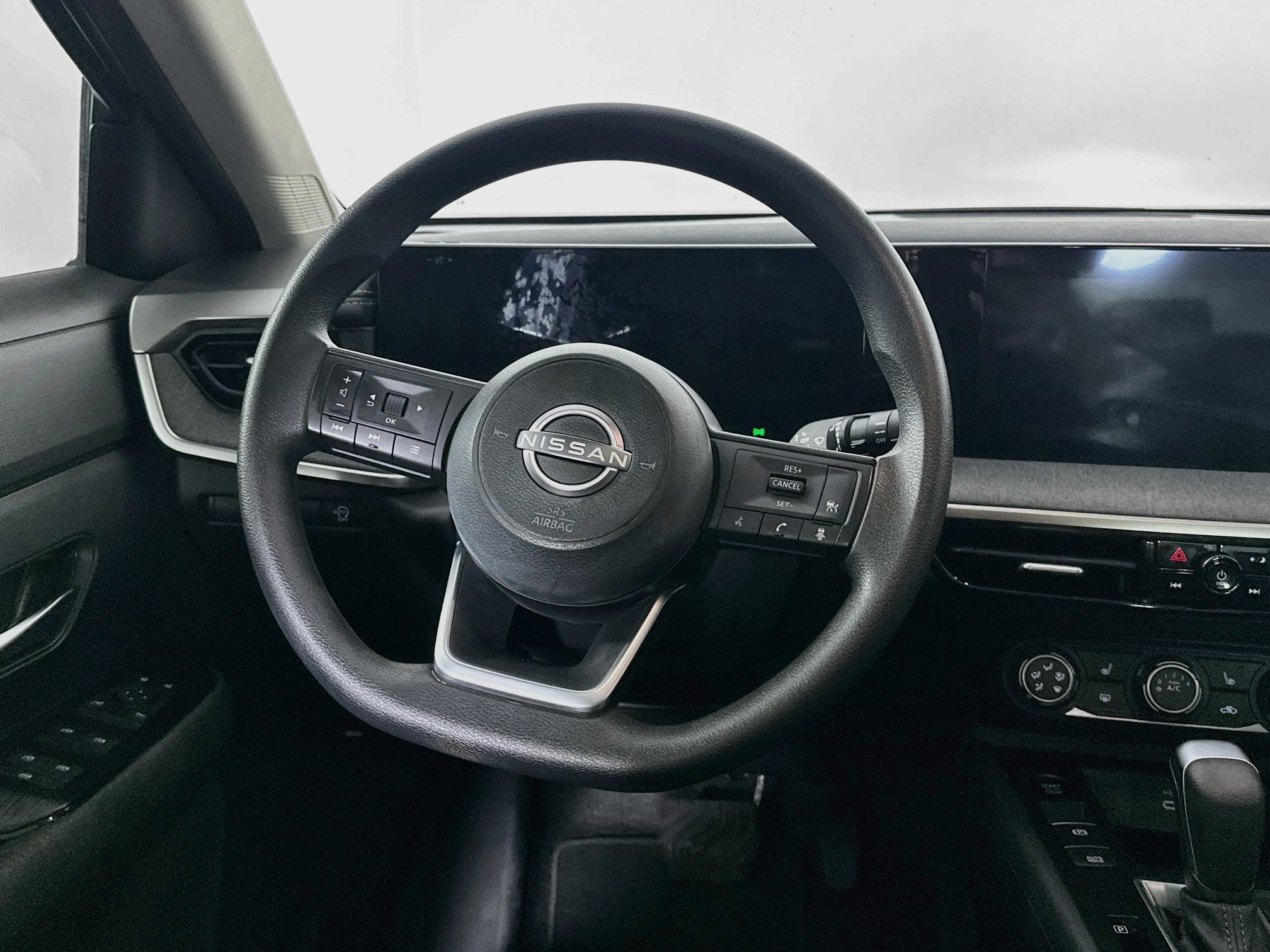Used 2025 Nissan Kicks SV w/ SV Premium Package FWD image 18