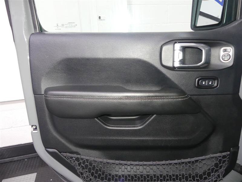 Used 2018 Jeep Wrangler Unlimited Sahara image 17