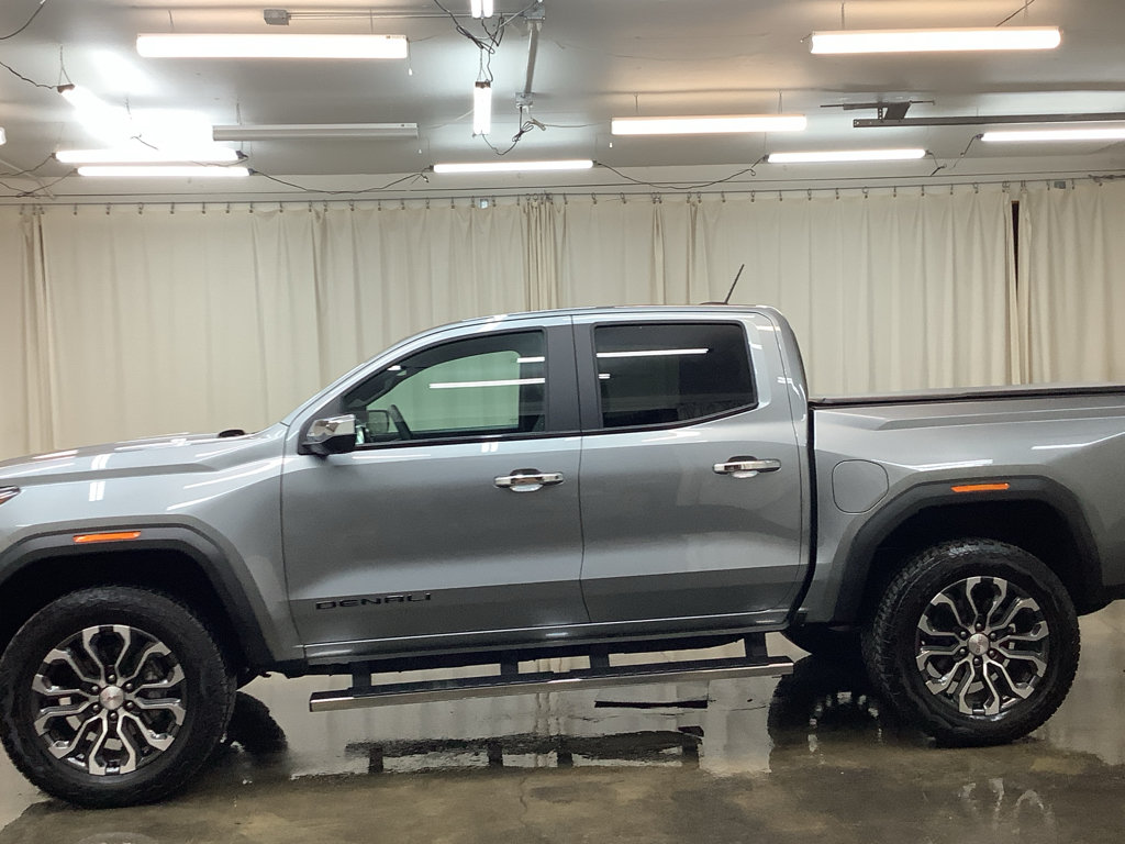 Used 2025 GMC Canyon Denali AWD/4WD image 9