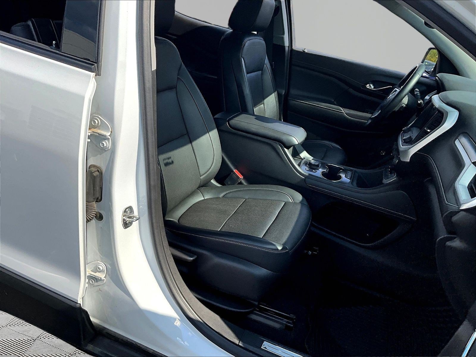 Used 2023 GMC Acadia SLT w/ Elevation Edition FWD image 30