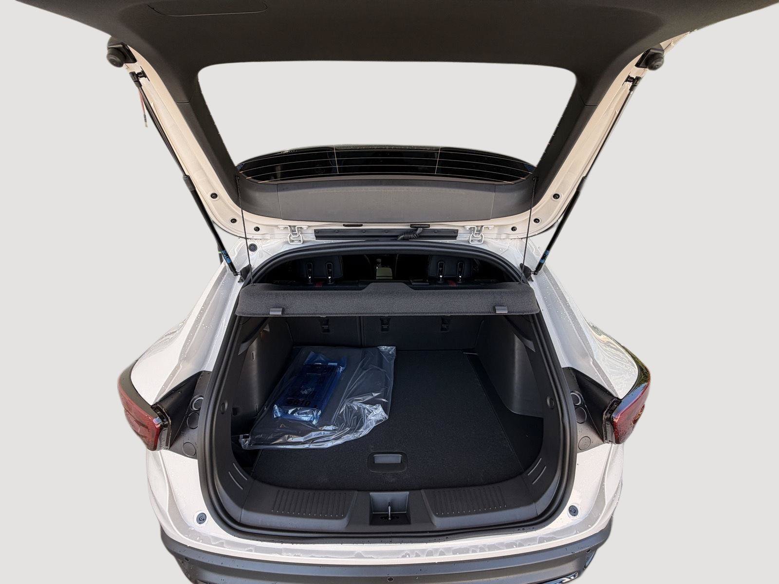 New 2026 Chevrolet Trax RS w/ Sunroof Package FWD image 10