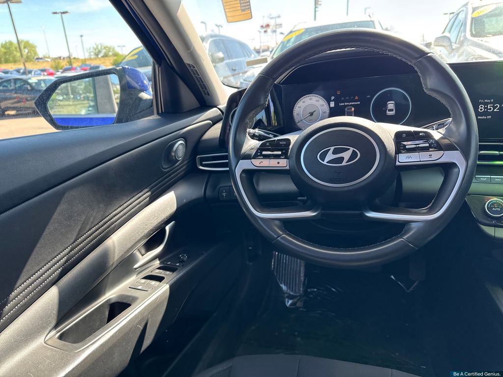 Certified 2025 Hyundai Elantra SEL FWD image 34