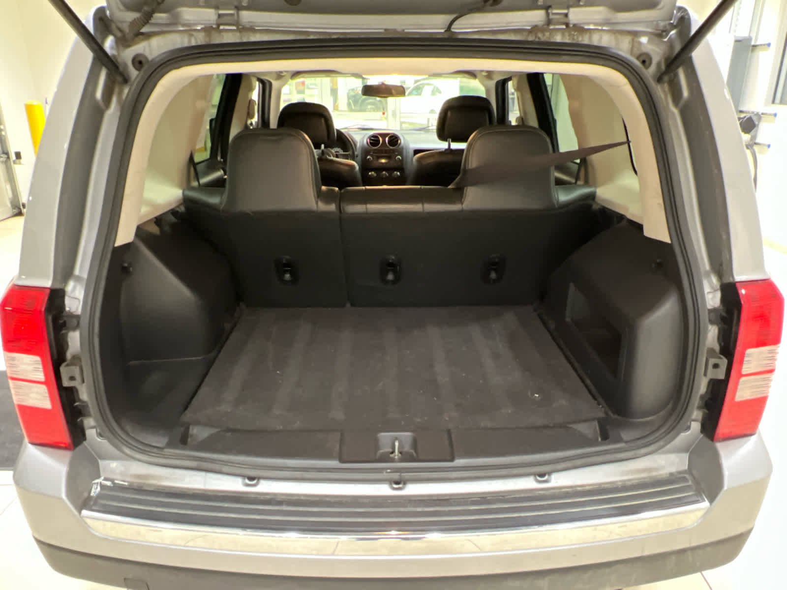 Used 2017 Jeep Patriot High Altitude image 9