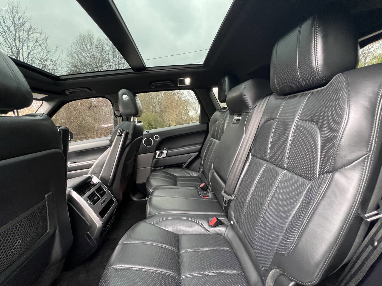 Used 2017 Land Rover Range Rover Sport HSE image 13