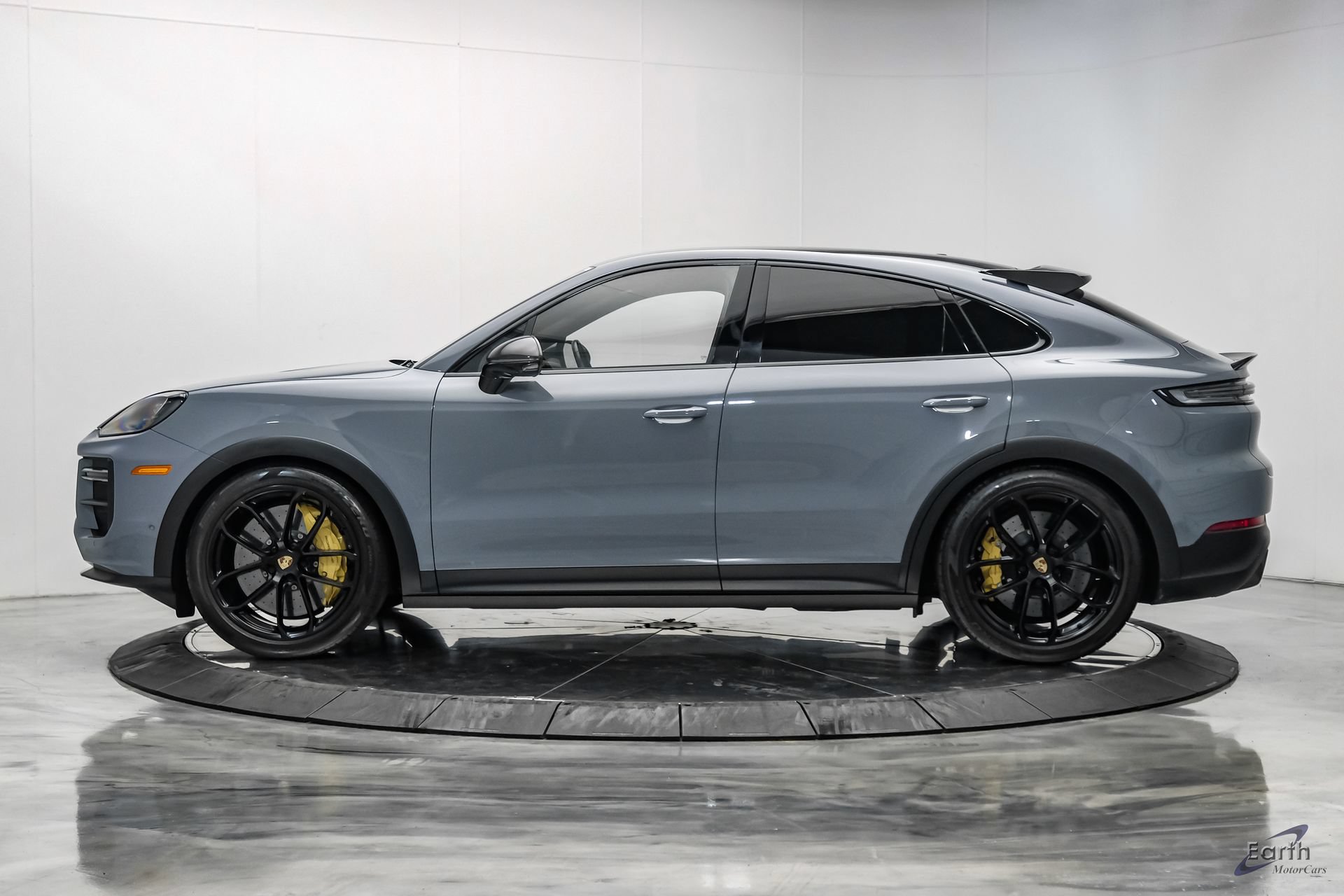 Used 2024 Porsche Cayenne Turbo GT AWD/4WD image 7