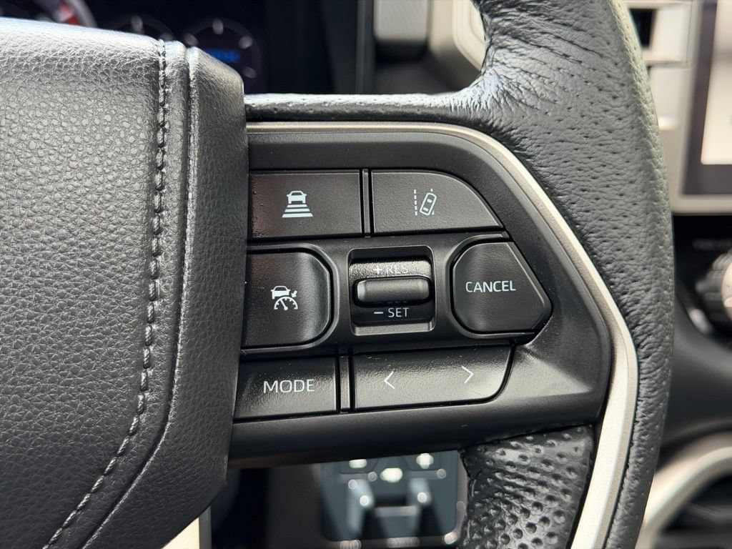 Used 2025 Toyota Sequoia Limited AWD/4WD image 19