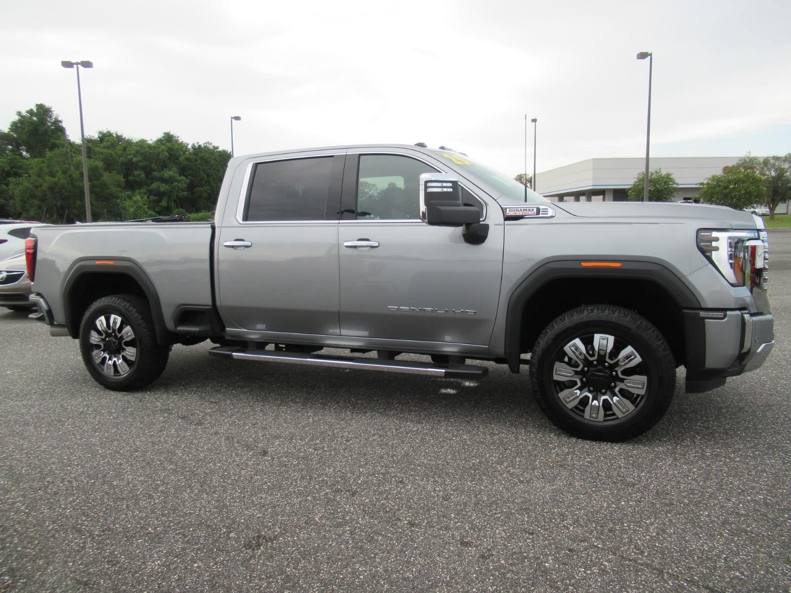 Used 2025 GMC Sierra 2500 Denali w/ Denali Reserve Package AWD/4WD image 2