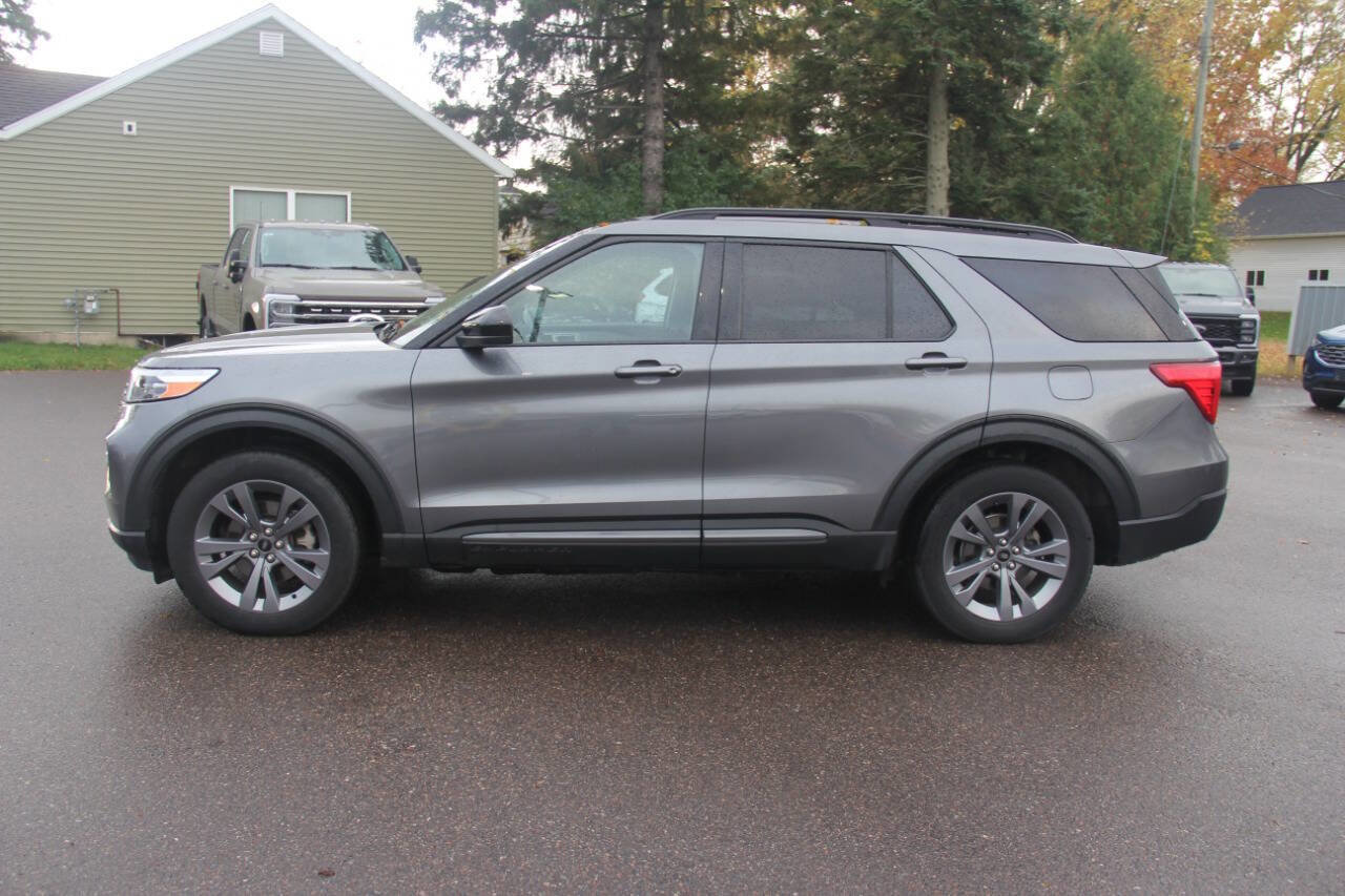 Certified 2022 Ford Explorer XLT w/ Equipment Group 202A image 6