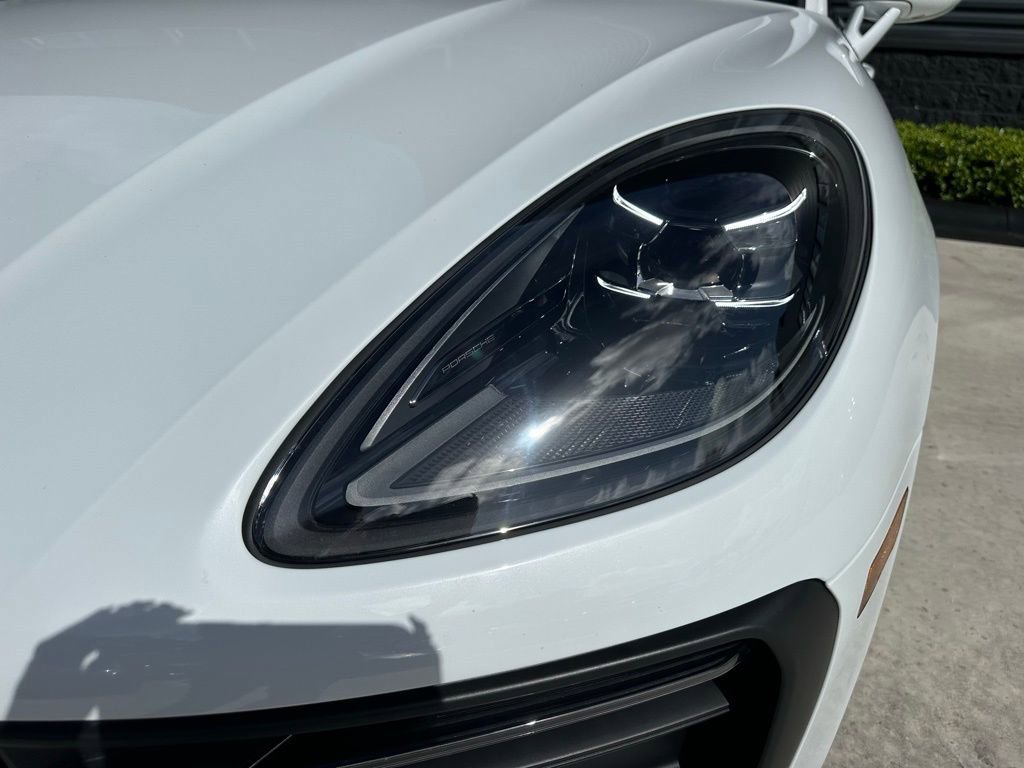 Certified 2026 Porsche Macan Turbo AWD/4WD image 13