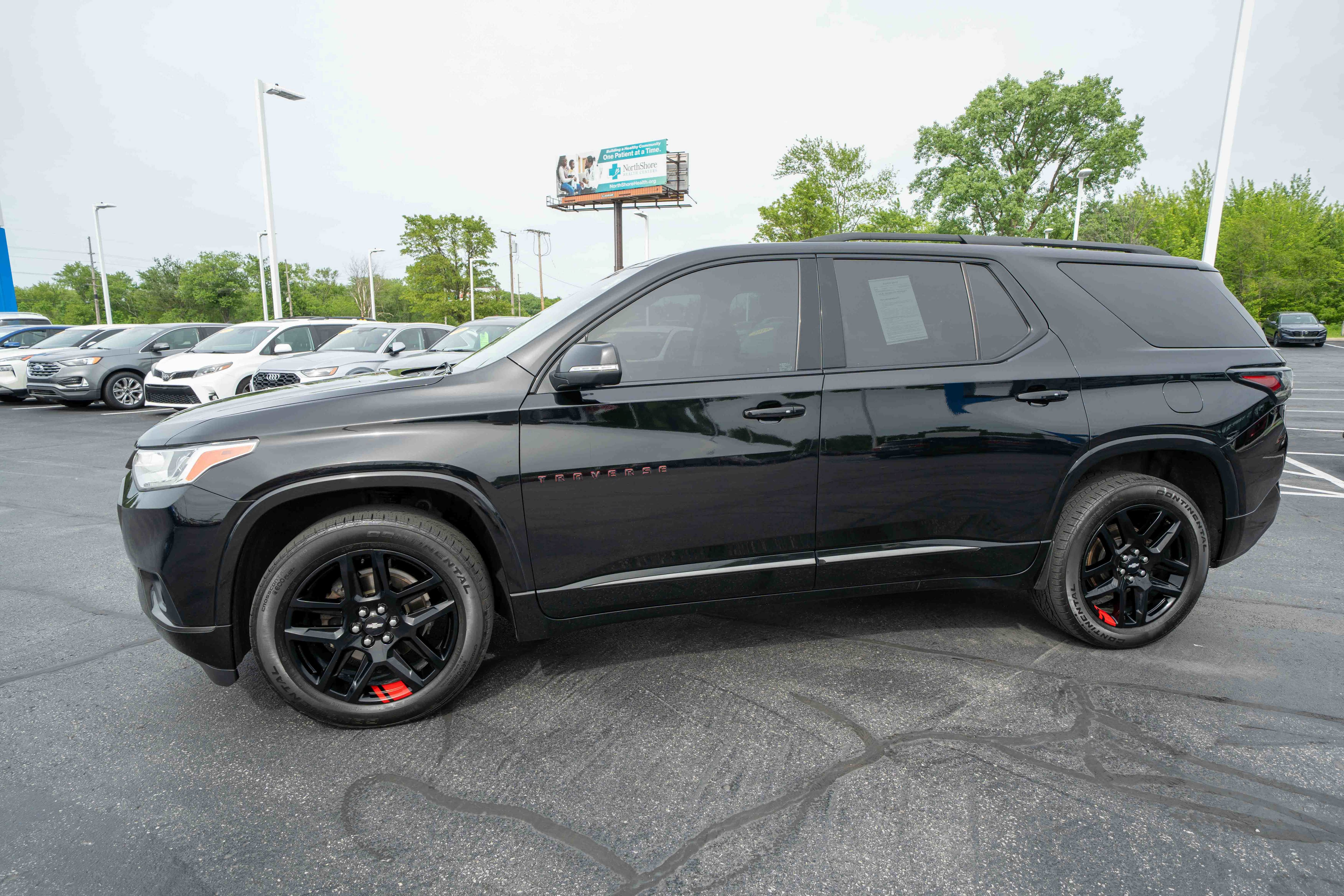Used 2021 Chevrolet Traverse Premier w/ Redline Edition AWD/4WD image 3