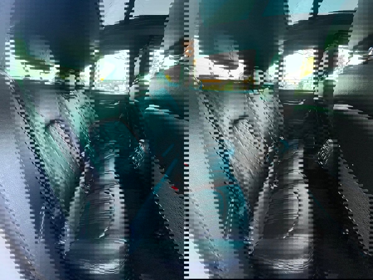 Used 2018 Maserati Levante image 14