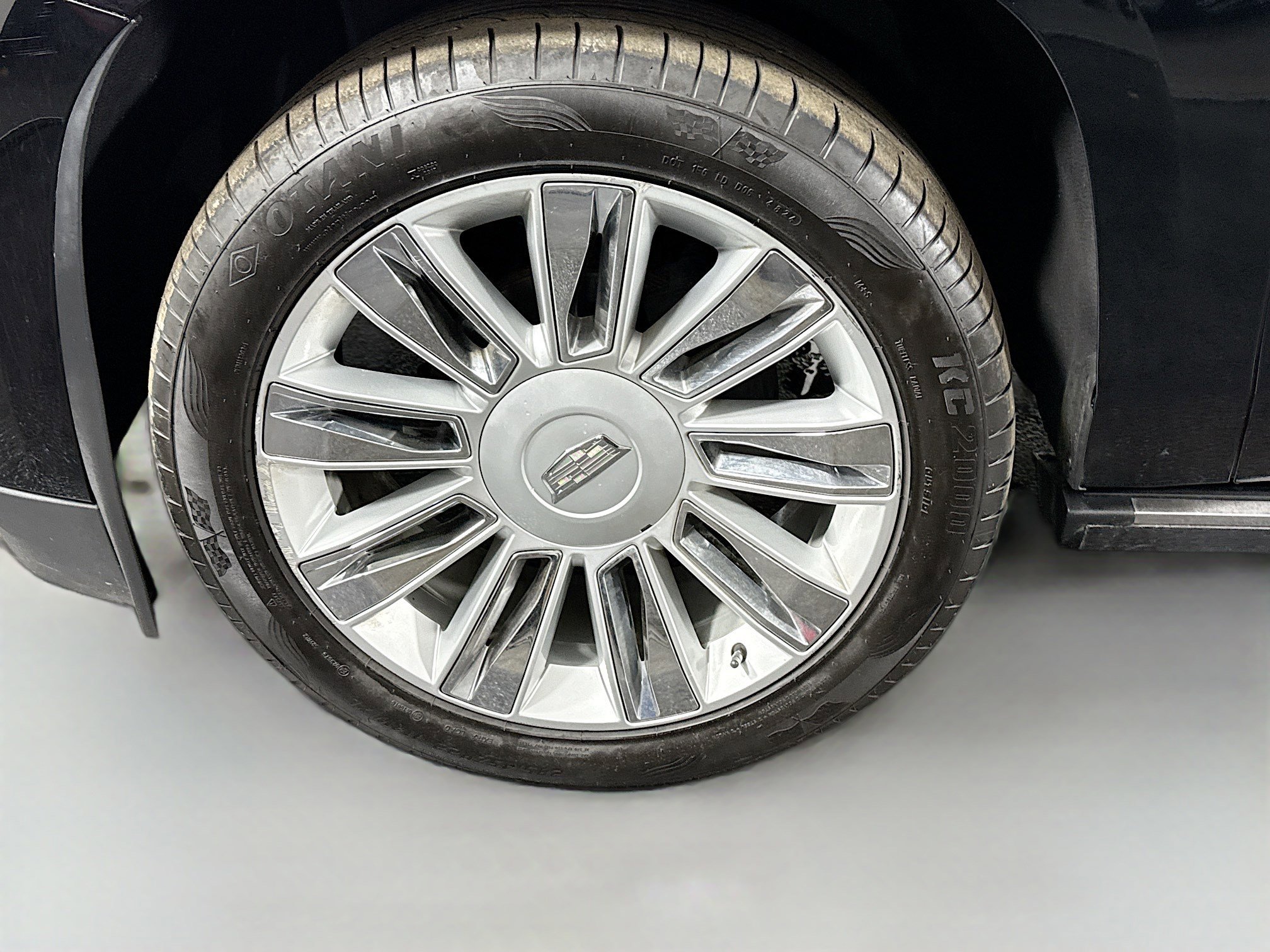 Used 2020 Cadillac Escalade Platinum image 37