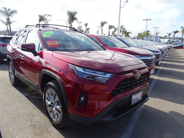 Used 2025 Toyota RAV4 XLE Premium AWD/4WD image 5