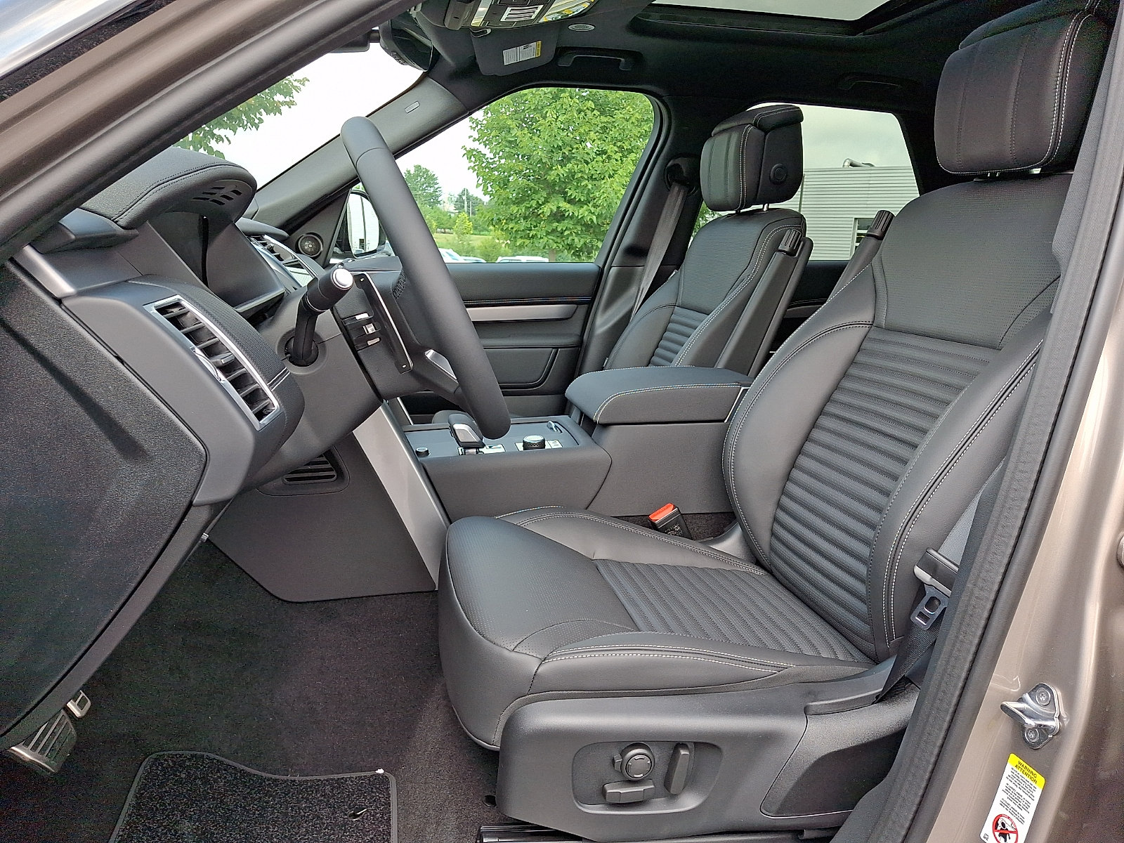 New 2026 Land Rover Discovery Dynamic SE AWD/4WD image 12