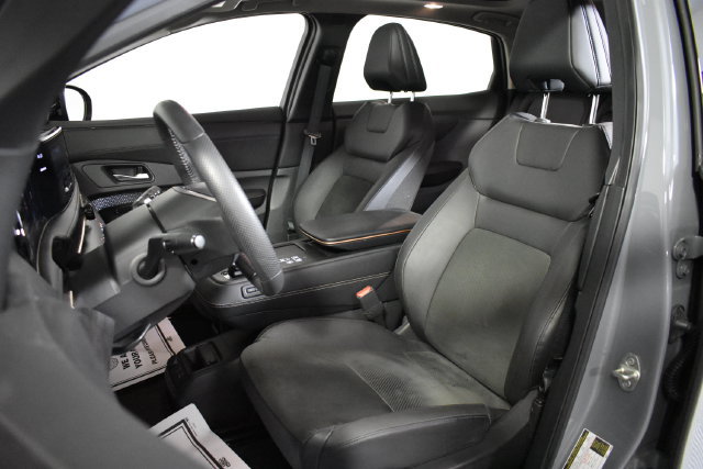 Used 2024 Nissan Ariya AWD image 9