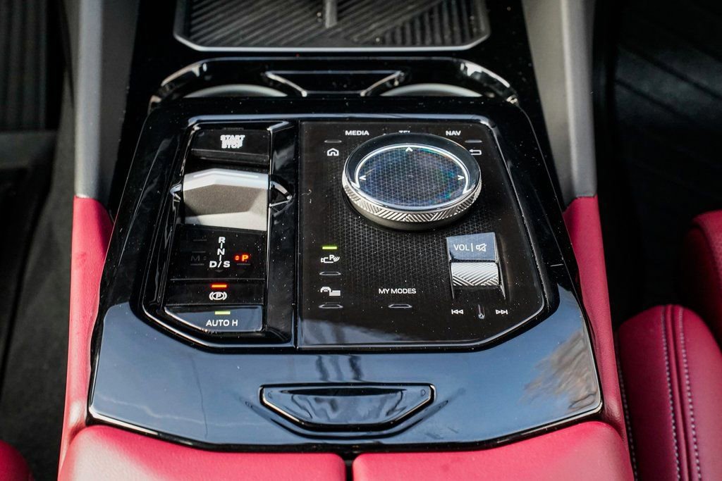 Certified 2025 BMW 530i xDrive w/ Premium Package image 15