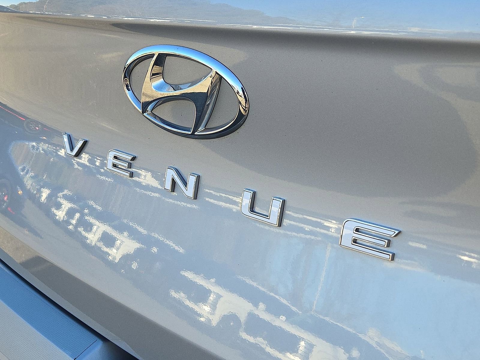 Certified 2022 Hyundai Venue SEL image 29