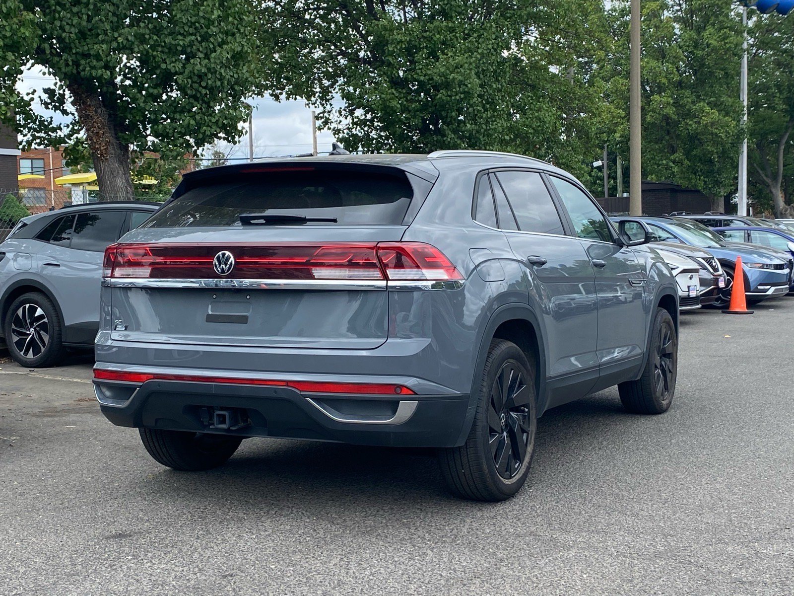 Certified 2025 Volkswagen Atlas Cross Sport SE FWD image 2