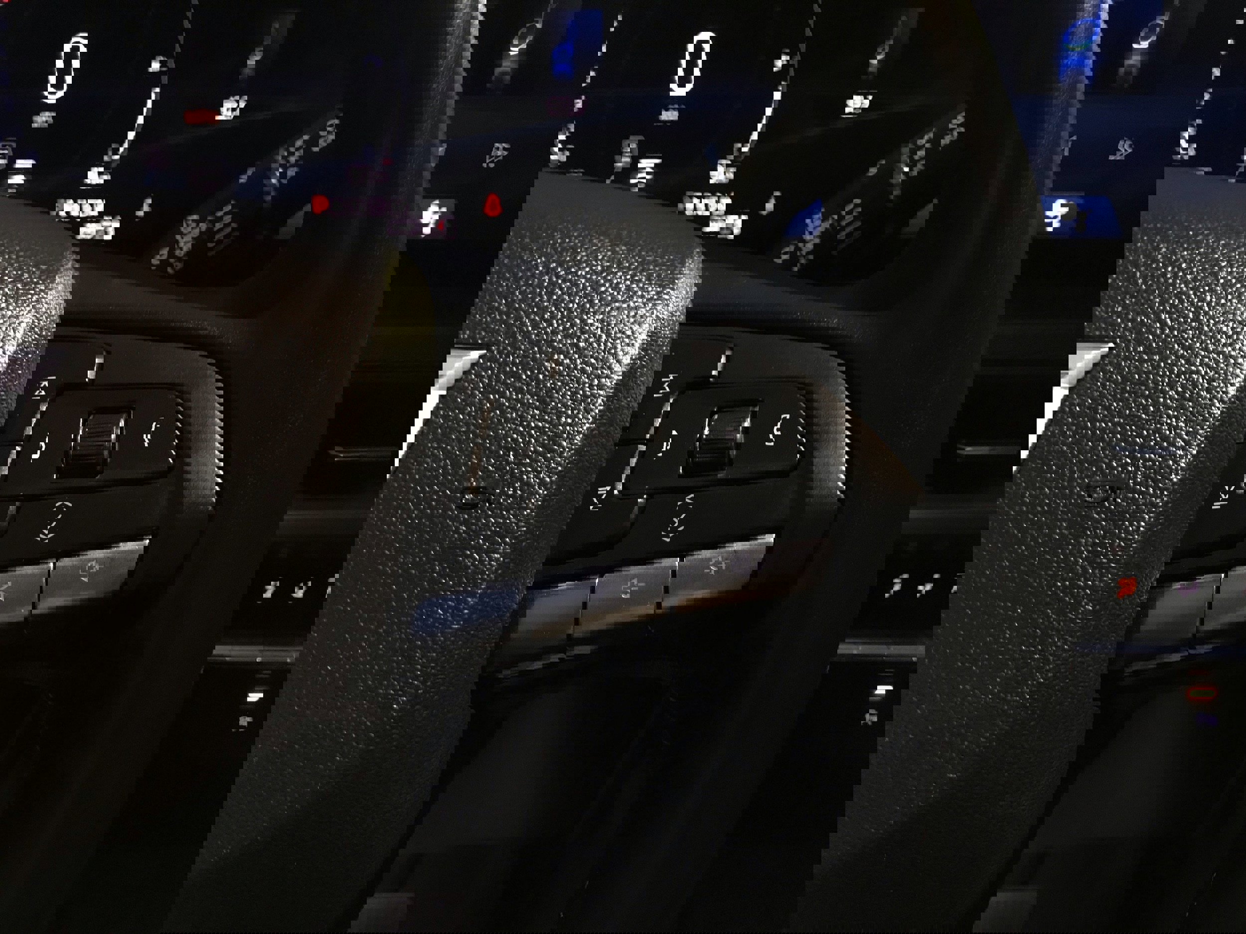 Used 2025 Cadillac XT4 Premium Luxury image 36