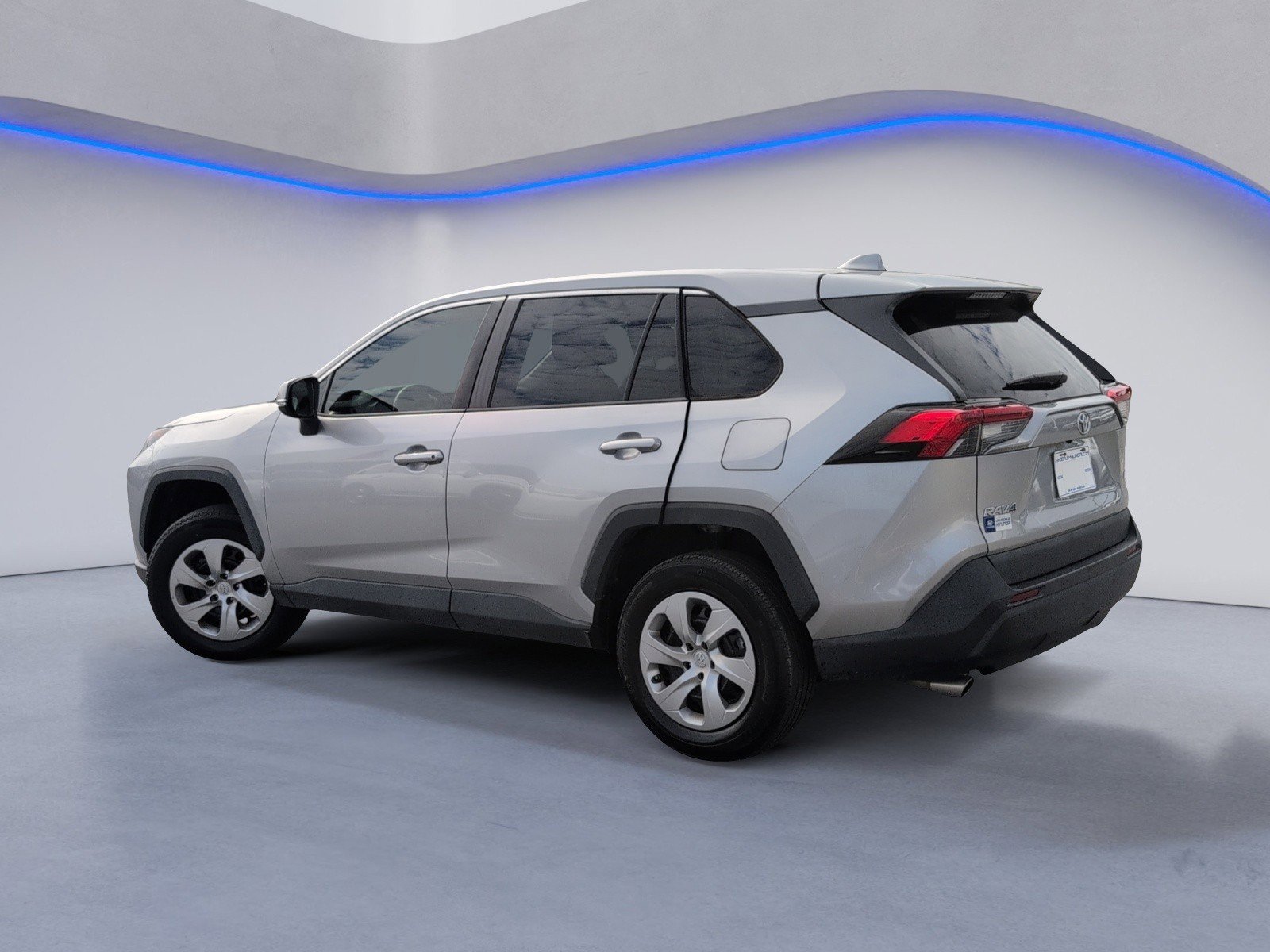 Used 2022 Toyota RAV4 LE image 9