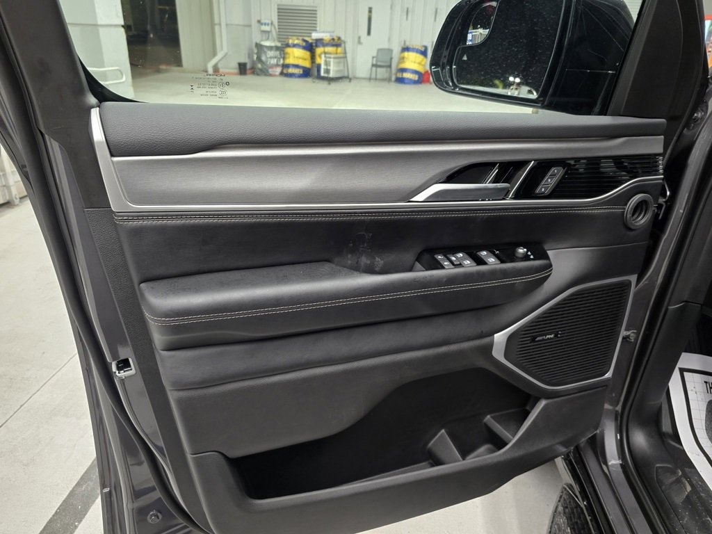 New 2025 Jeep Wagoneer L Series II w/ Premium Group I image 14